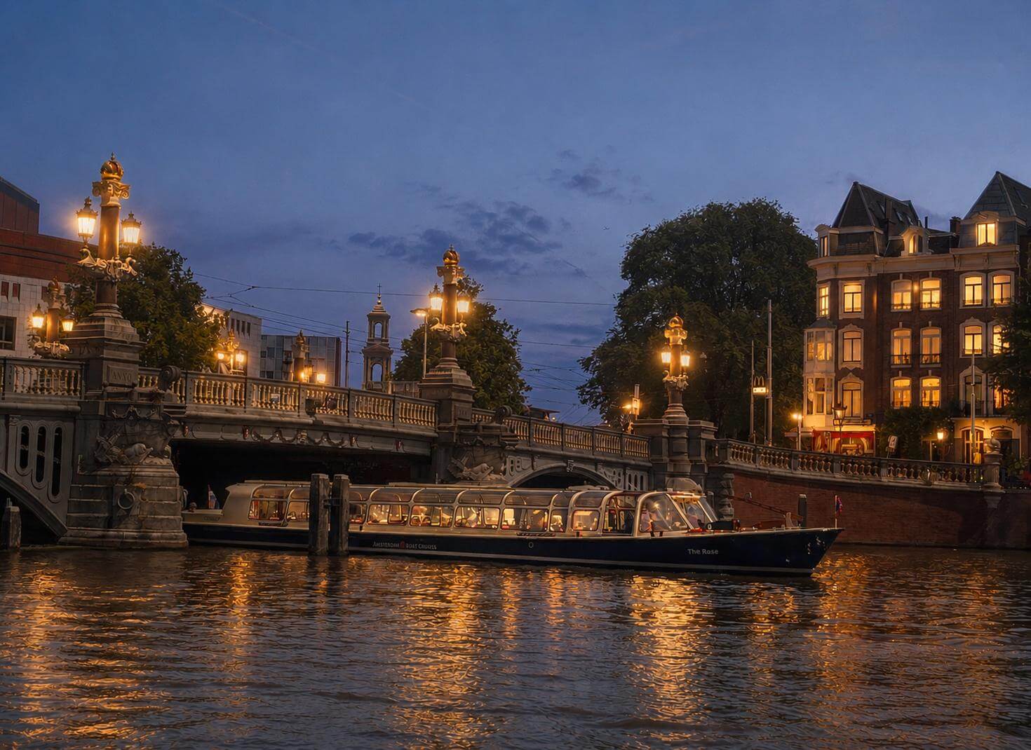 Canal Cruise & Burger Dinner Amsterdam