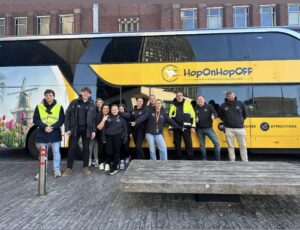 how to reach keukenhof from amsterdam